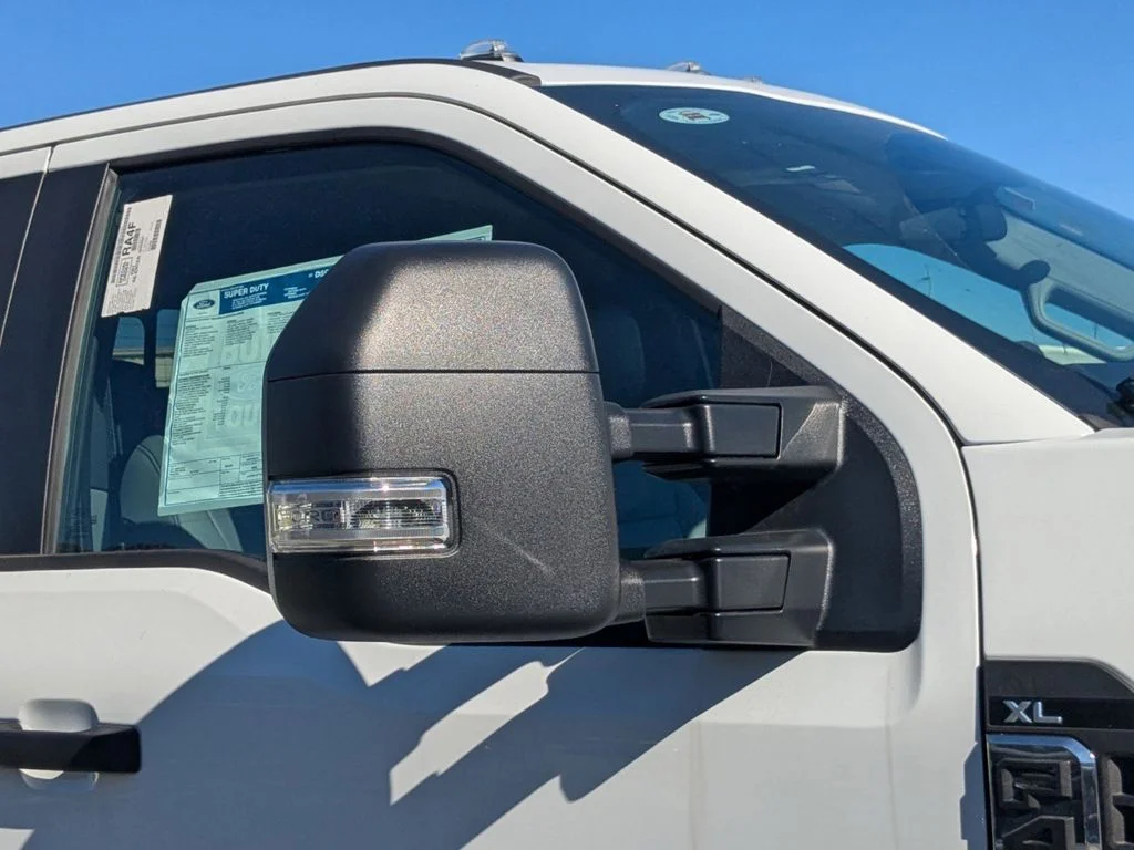 New 2025 Oxford White Ford XL image 11