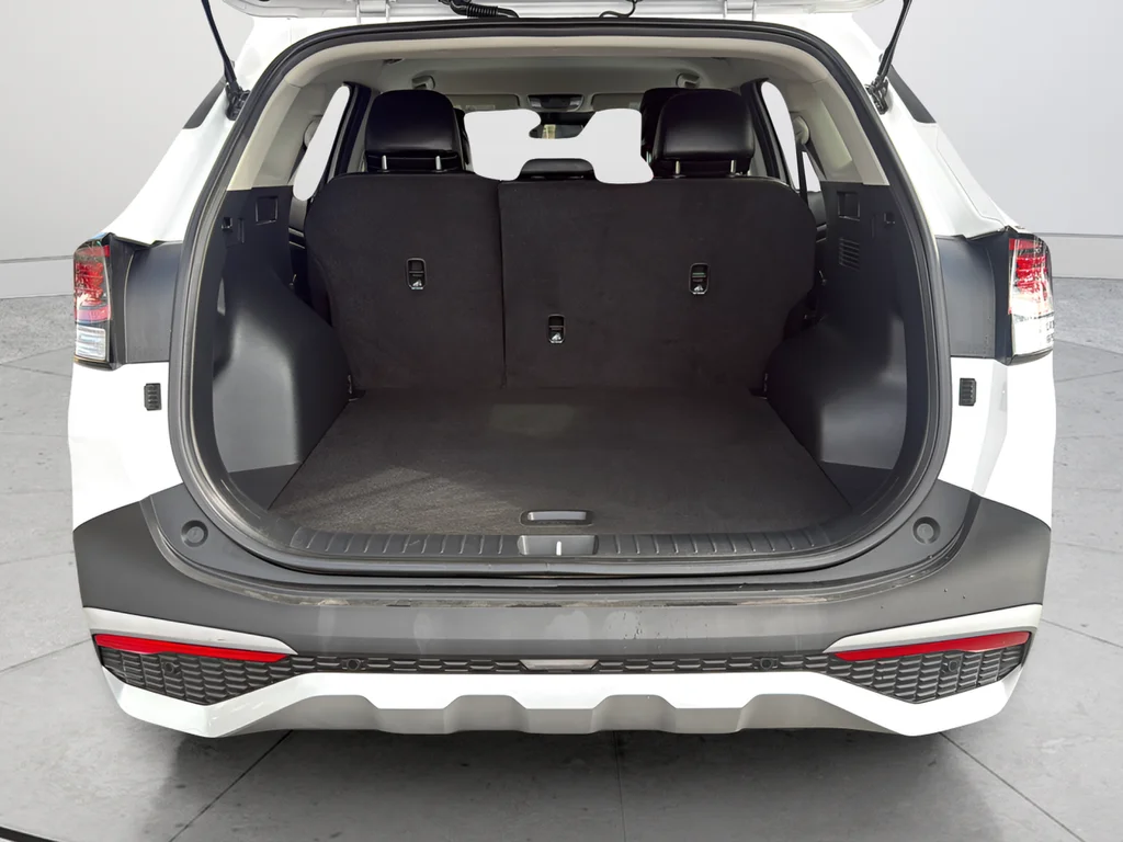 Used 2023 White Kia EX image 16