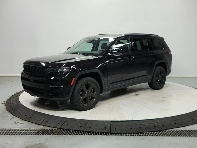 Used 2023  Jeep Limited image 4