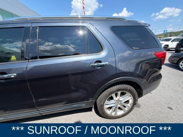 Used 2017  Ford Limited image 6