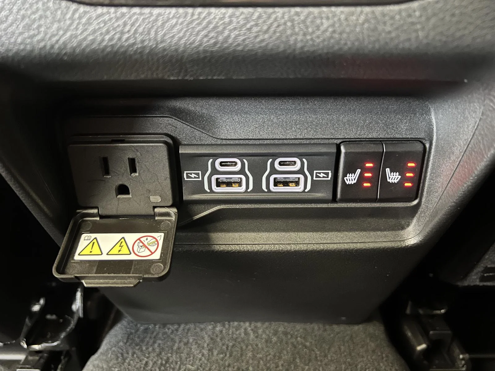 Used 2025 Wh Jeep Limited image 20