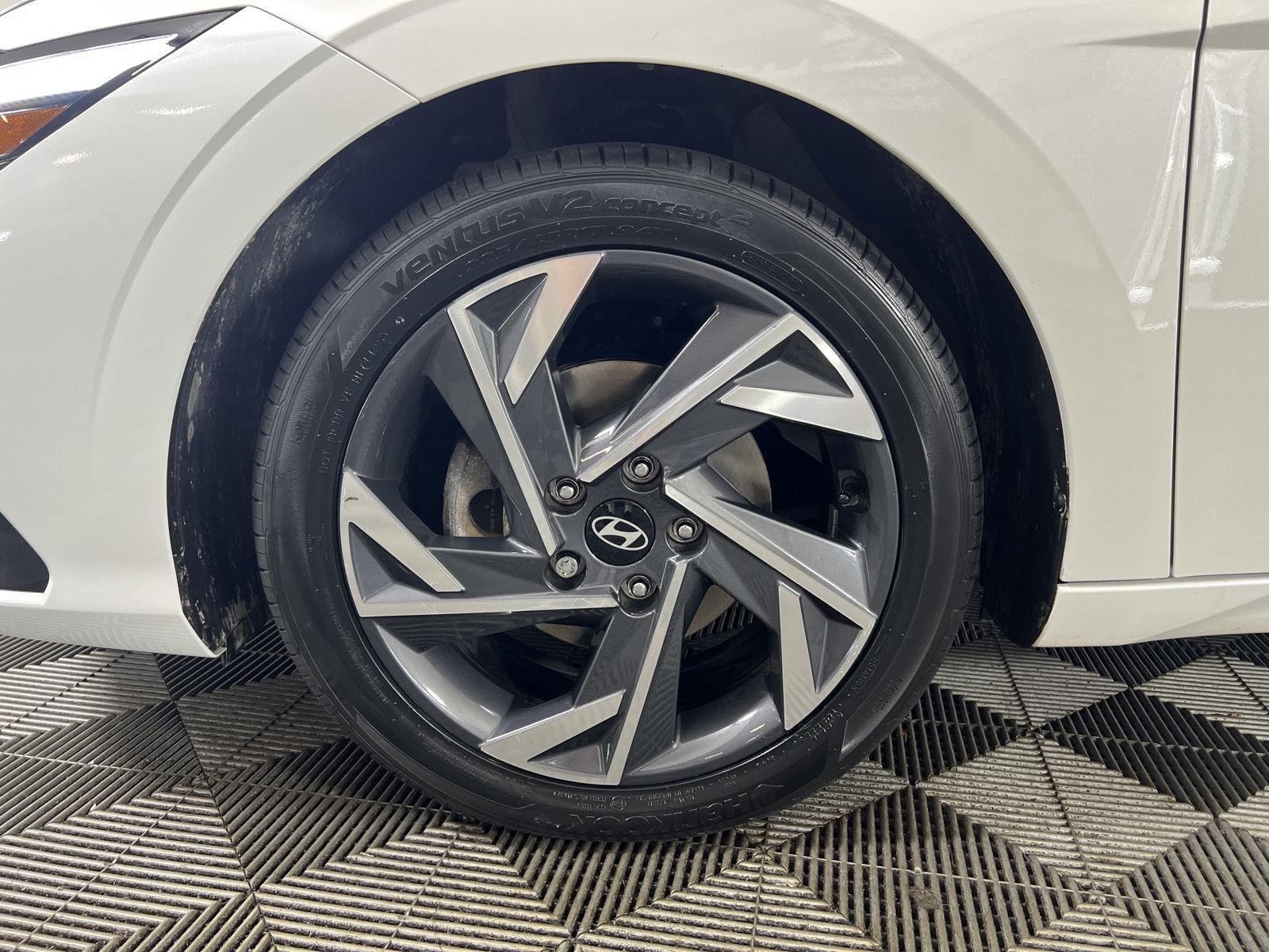 Used 2024 Serenity White Hyundai SEL image 32