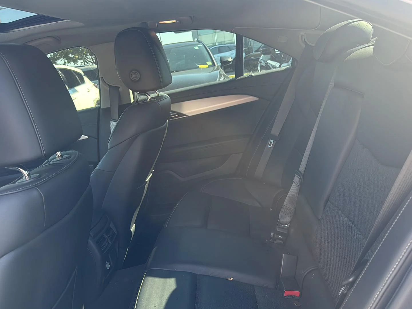 Used 2018 Crystal White Tricoat Cadillac Luxury AWD image 19