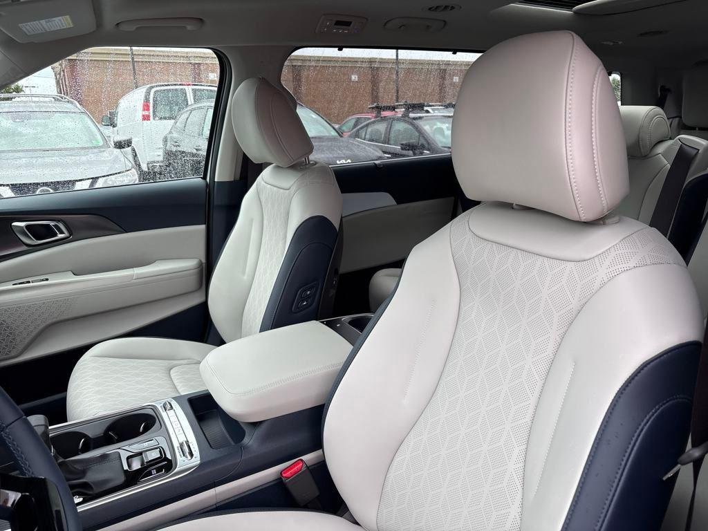 New 2026 Ivory Silver Kia SX image 13