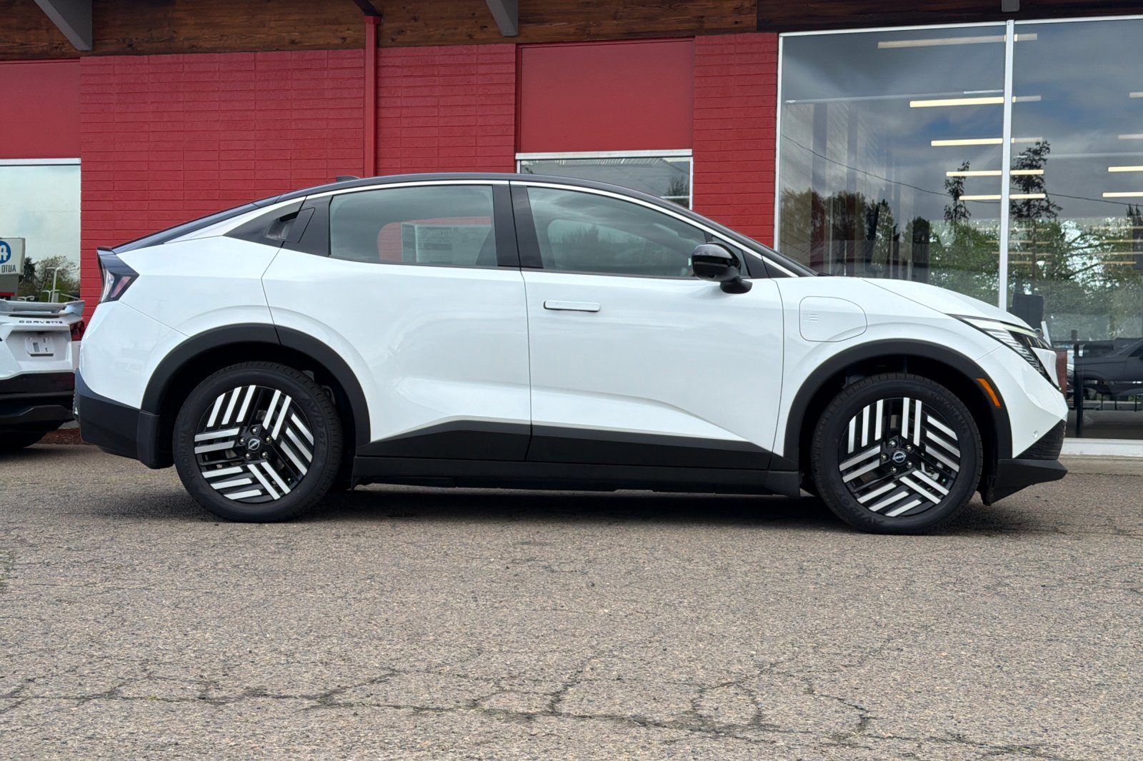 New 2026 Everest White Pearl Tricoat/Black Nissan SV+ image 3
