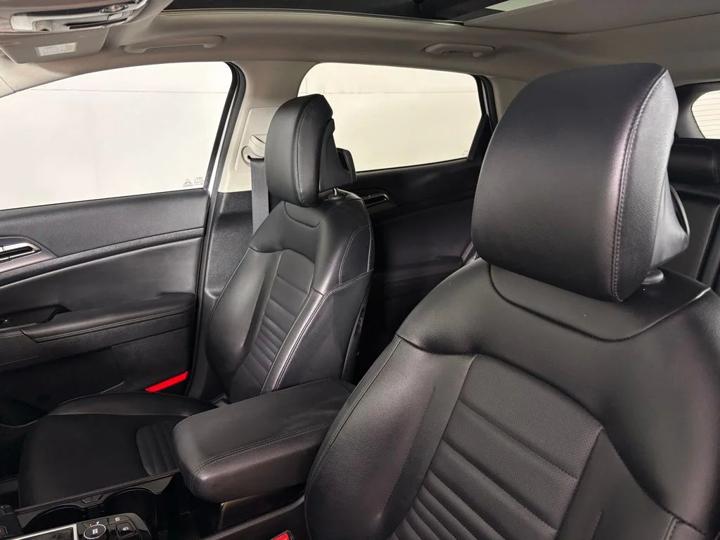 Used 2023 White Kia SX-Prestige image 19