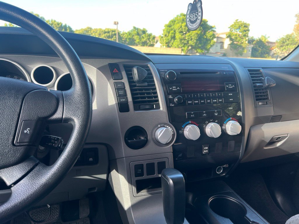 Used 2013 Super White Toyota Grade image 18