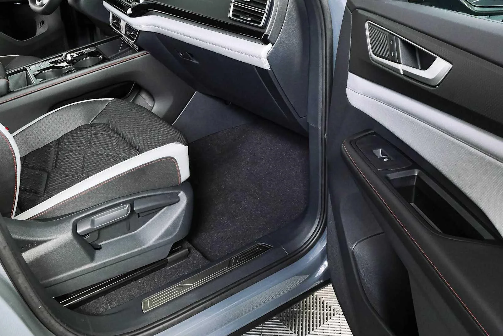 New 2026 Pure Gray Volkswagen 2.0T Peak Edition image 26