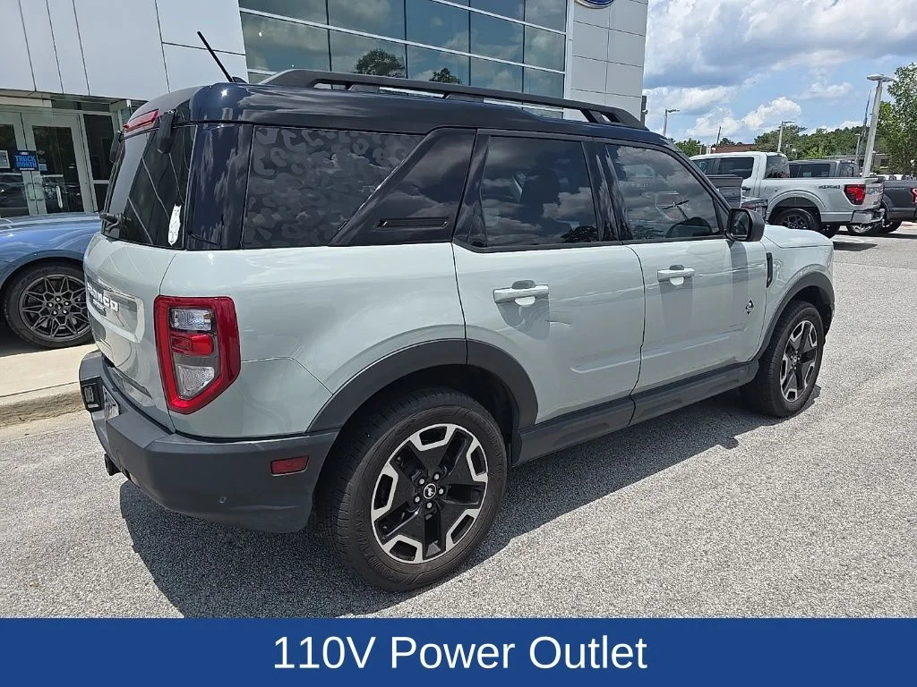 Used 2022 Cactus Green / Gray Ford Outer Banks image 8