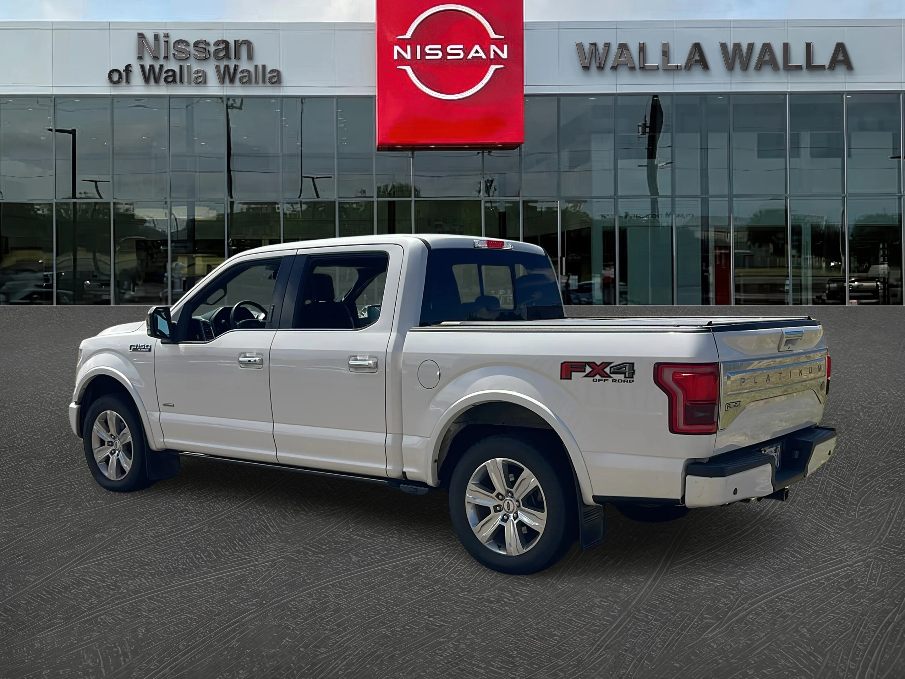 Used 2015 White Platinum Metallic Tri-Coat Ford Platinum image 5