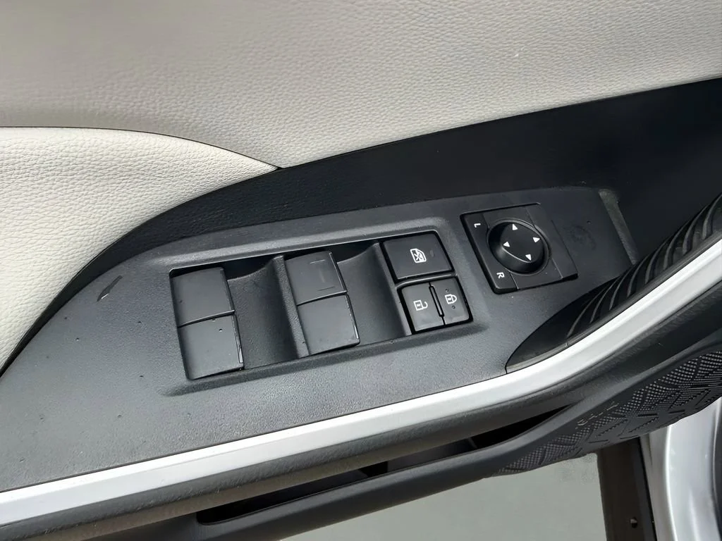 Used 2020  Toyota XLE image 27