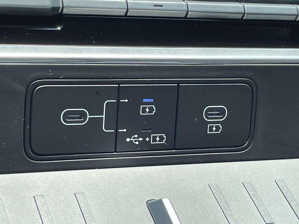 New 2027 White Hyundai SE AWD image 31