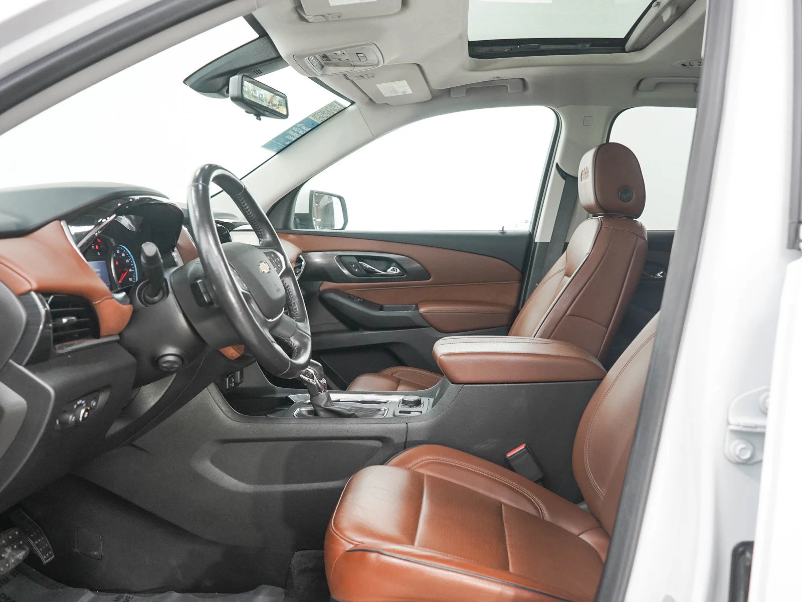 Used 2021 Iridescent Pearl Tricoat Chevrolet High Country image 25