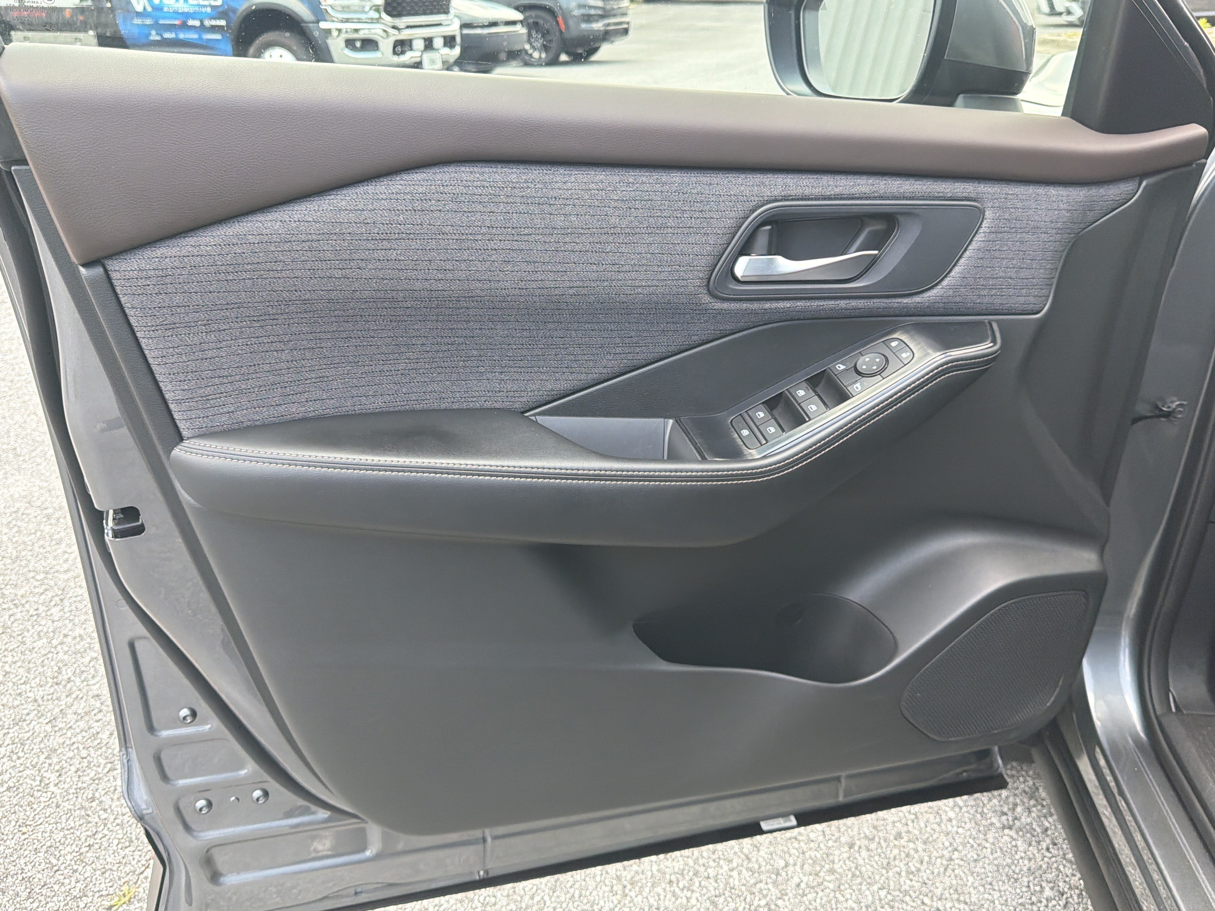 Used 2023 Gun Metallic Nissan SV image 12