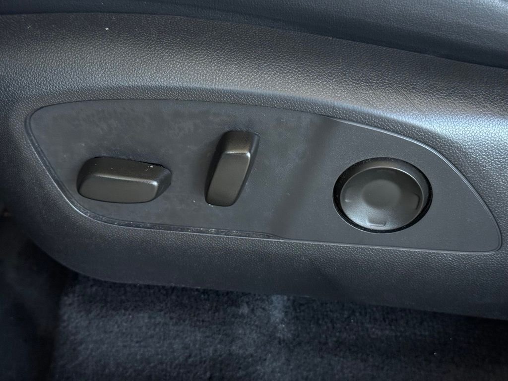 Used 2025 Black Buick Preferred image 31