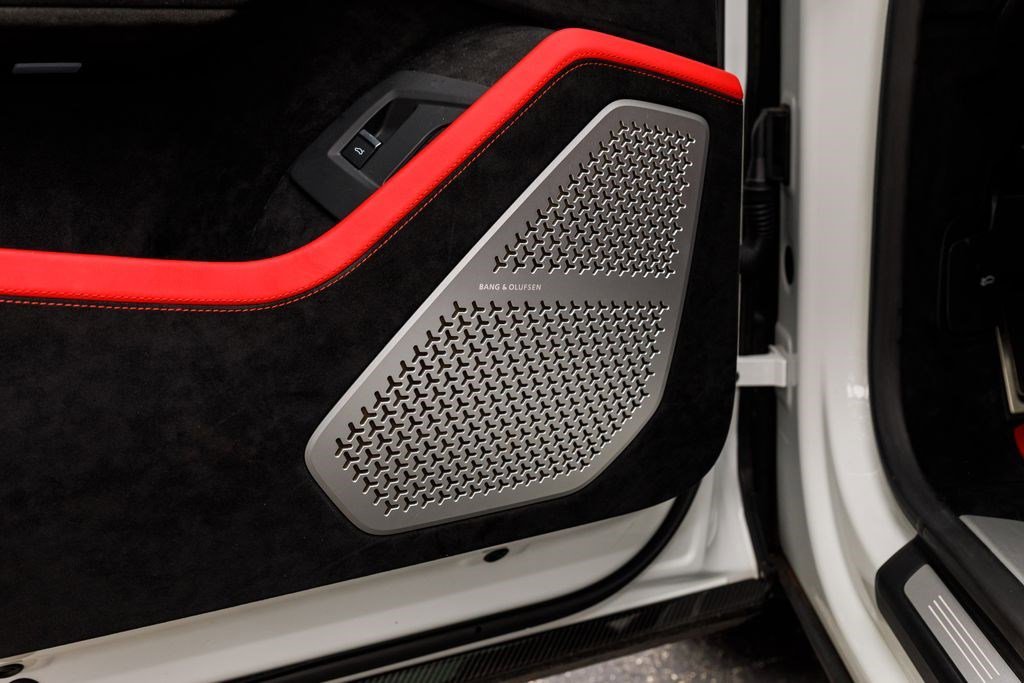 Used 2024 White Lamborghini Performante image 27