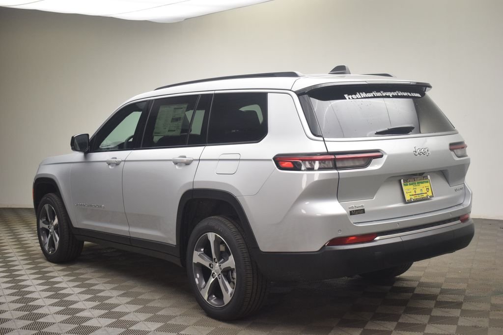 New 2026 Silver Zynith Exterior Paint Jeep Limited image 13