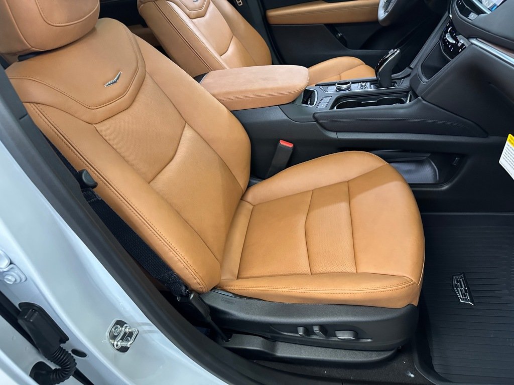New 2026 Crystal White Tricoat Cadillac FWD Premium Luxury image 33