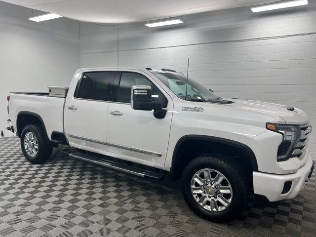 Used 2024 Beige Chevrolet High Country image 4