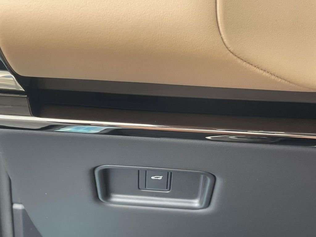 New 2026 Santorini Black Land Rover Dynamic SE image 34
