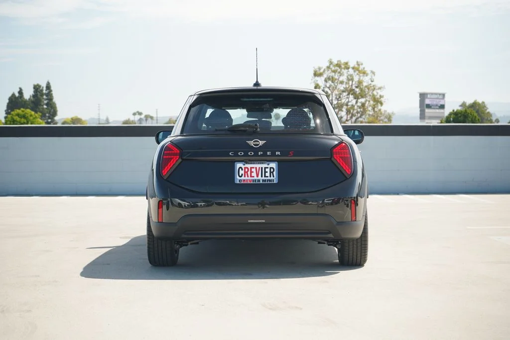 New 2026 Black MINI Signature Plus image 4