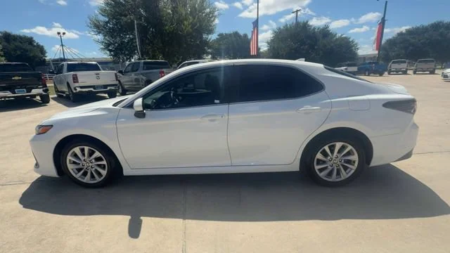 2024 Toyota Camry LE - Photo 5