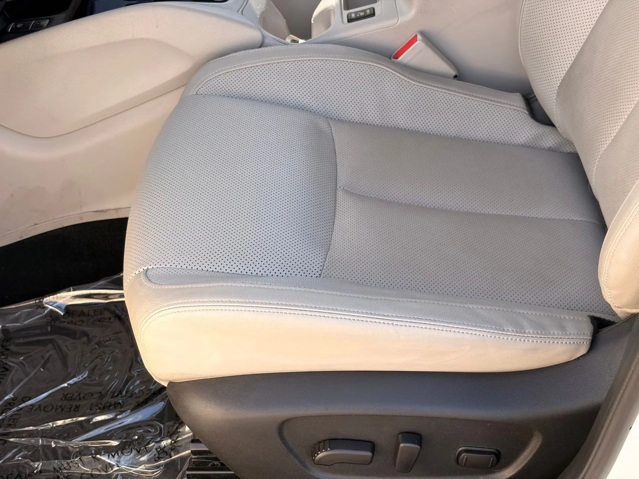 Used 2022 Pearl White Tricoat Nissan SL image 18