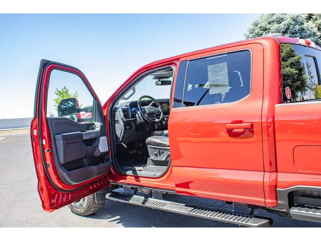 Used 2023 Rapid Red Metallic Tinted Clearcoat Ford LARIAT image 28