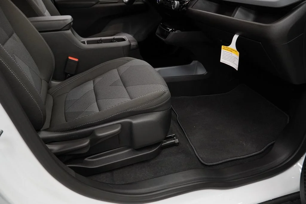 New 2027 Summit White Chevrolet LT image 29