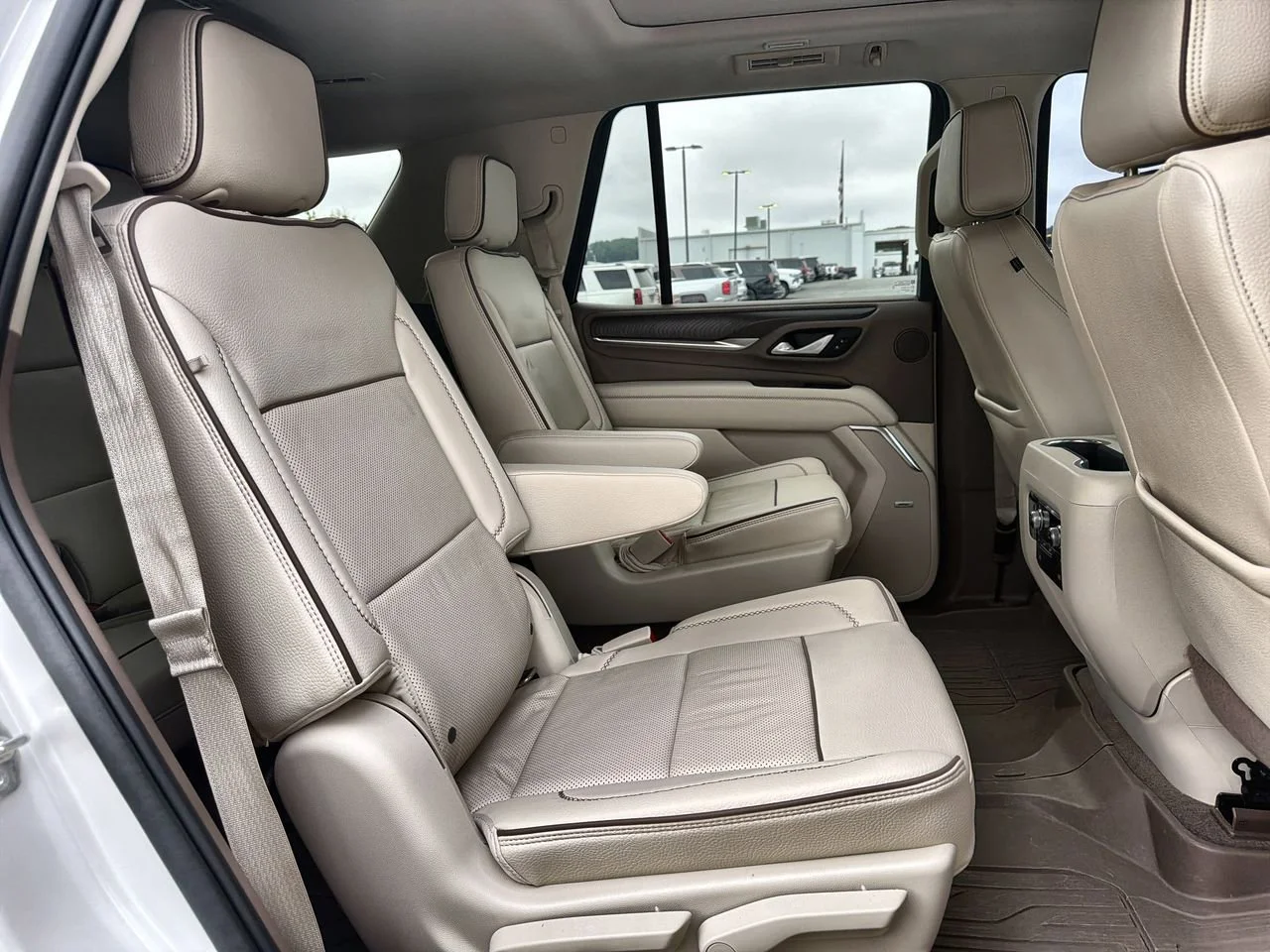 Used 2022 White Frost Tricoat GMC Denali image 22