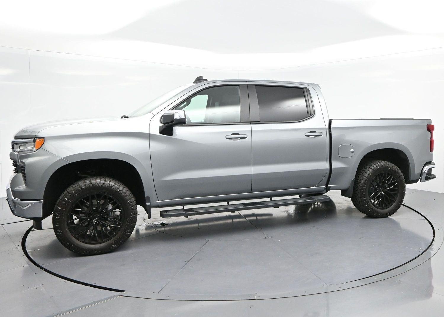 Used 2025 Sterling Gray Metallic Chevrolet LT image 4