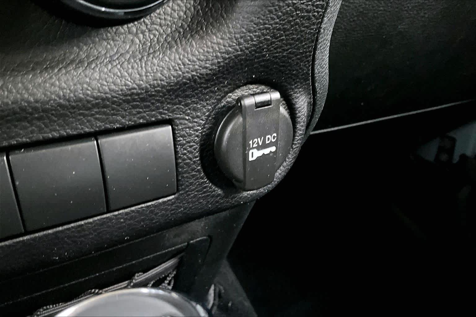 Used 2015 Anvil Clearcoat Jeep Sport image 33