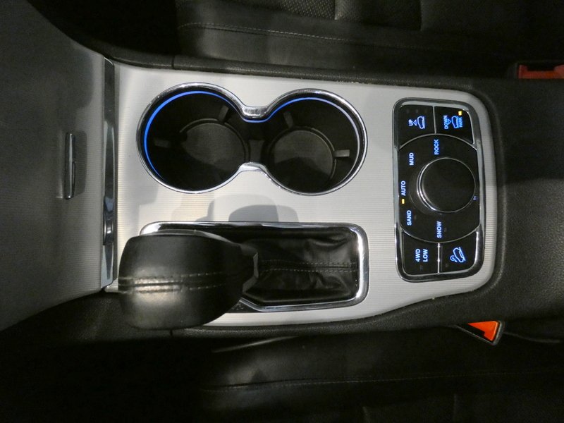 Used 2020 DIAMOND BLACK CRY Jeep 4d SUV 4WD Summit V6 image 18