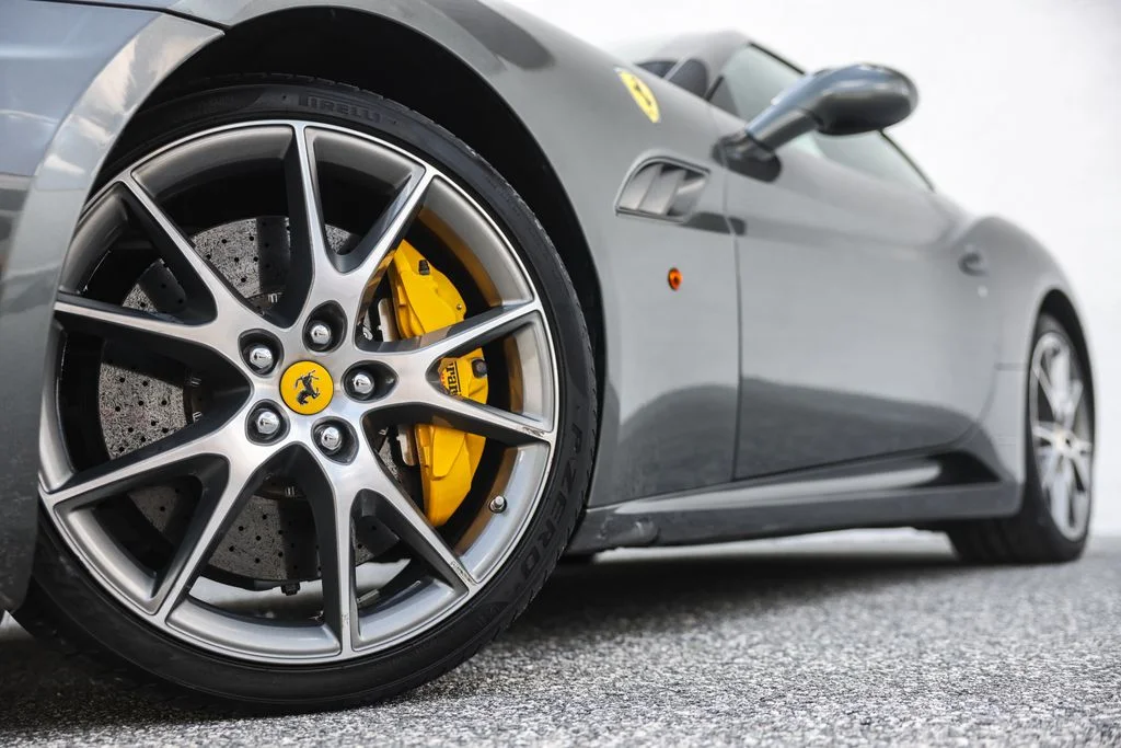 Used 2010 Silver Ferrari Base image 12