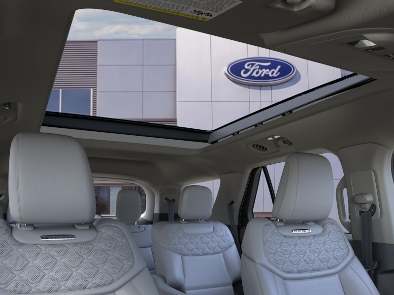 New 2026 Star White Metallic Tri-Coat Ford Platinum™ image 22
