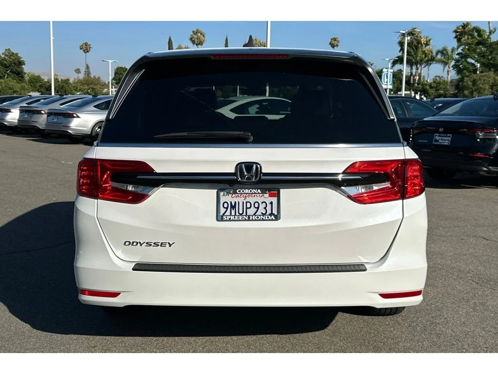 Used 2024 Platinum White Pearl Honda EX-L image 4