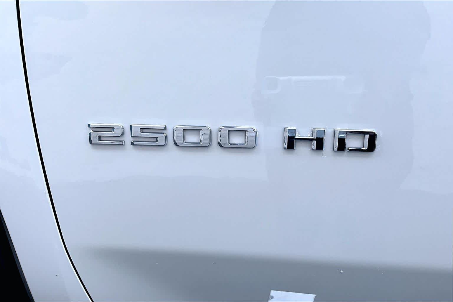 Used 2025 Summit White Chevrolet LT image 19