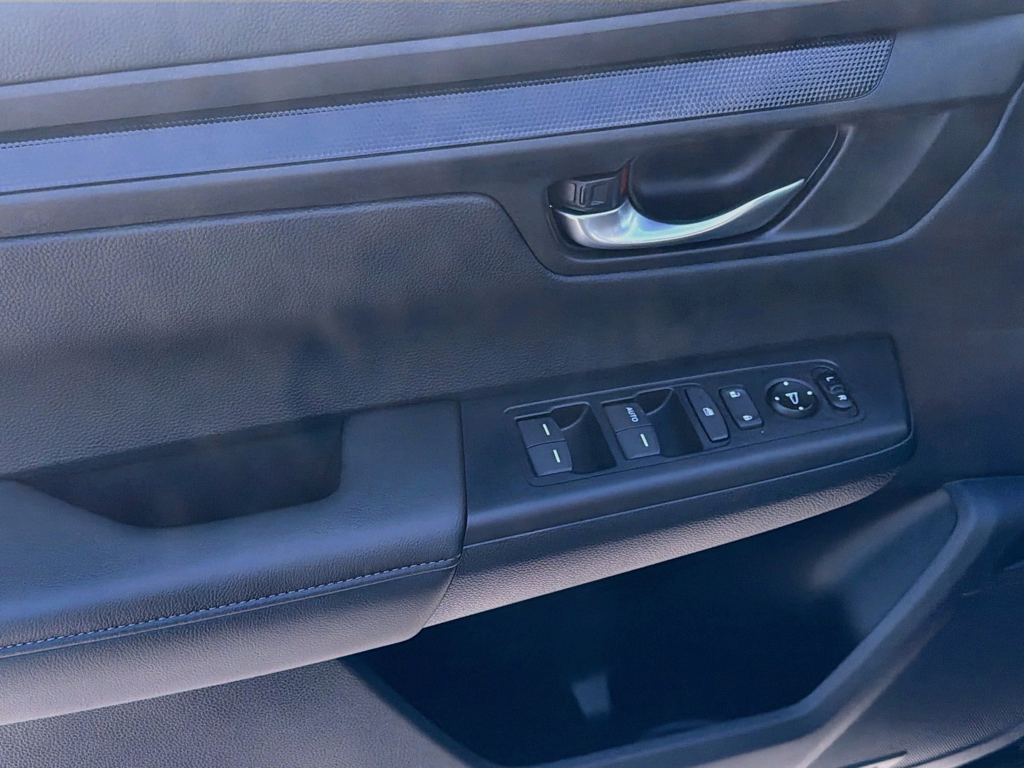 2026 Honda CR-V LX - Photo 16