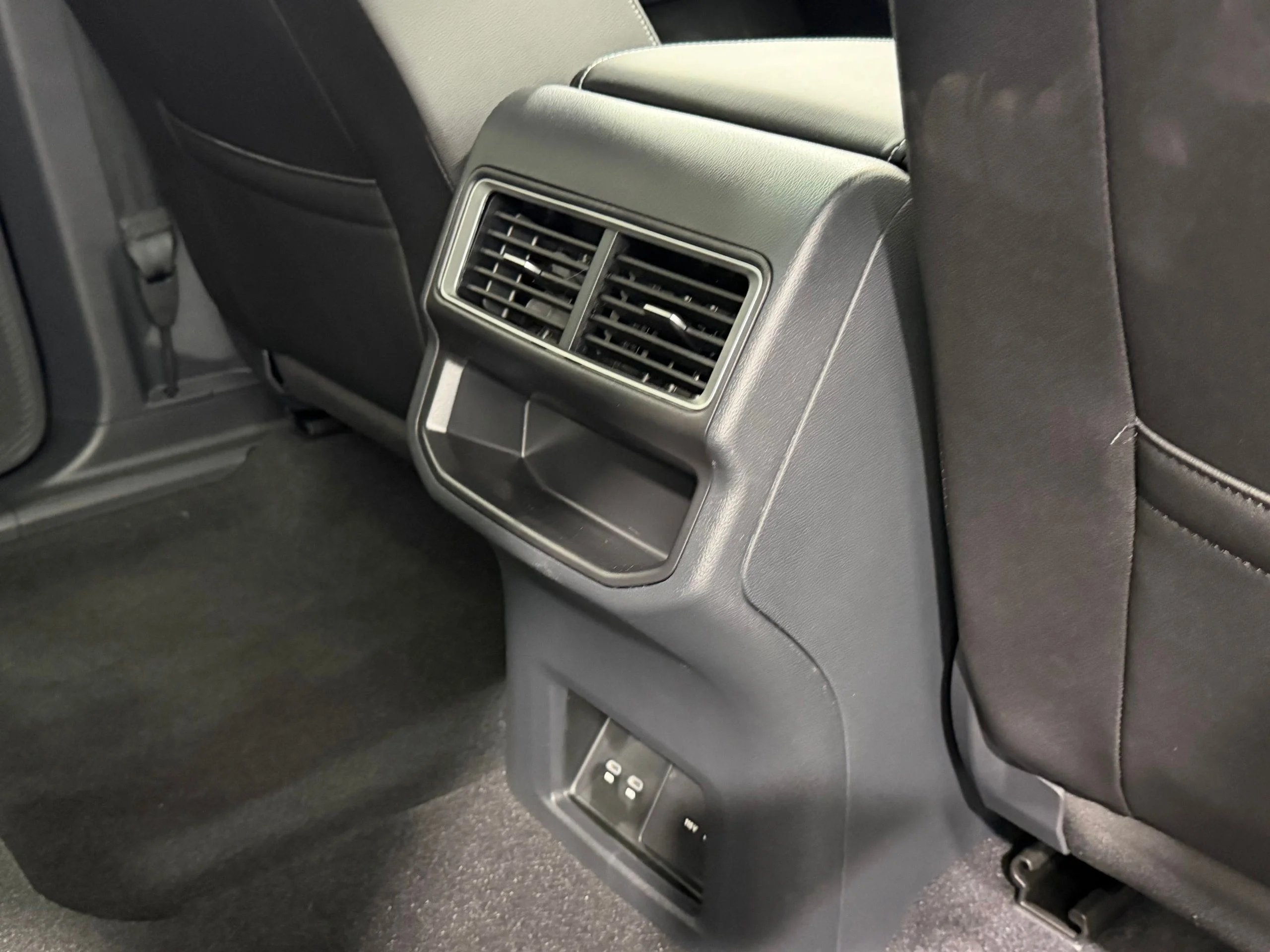 New 2026 Black Volkswagen 2.0T SE w/Technology image 42