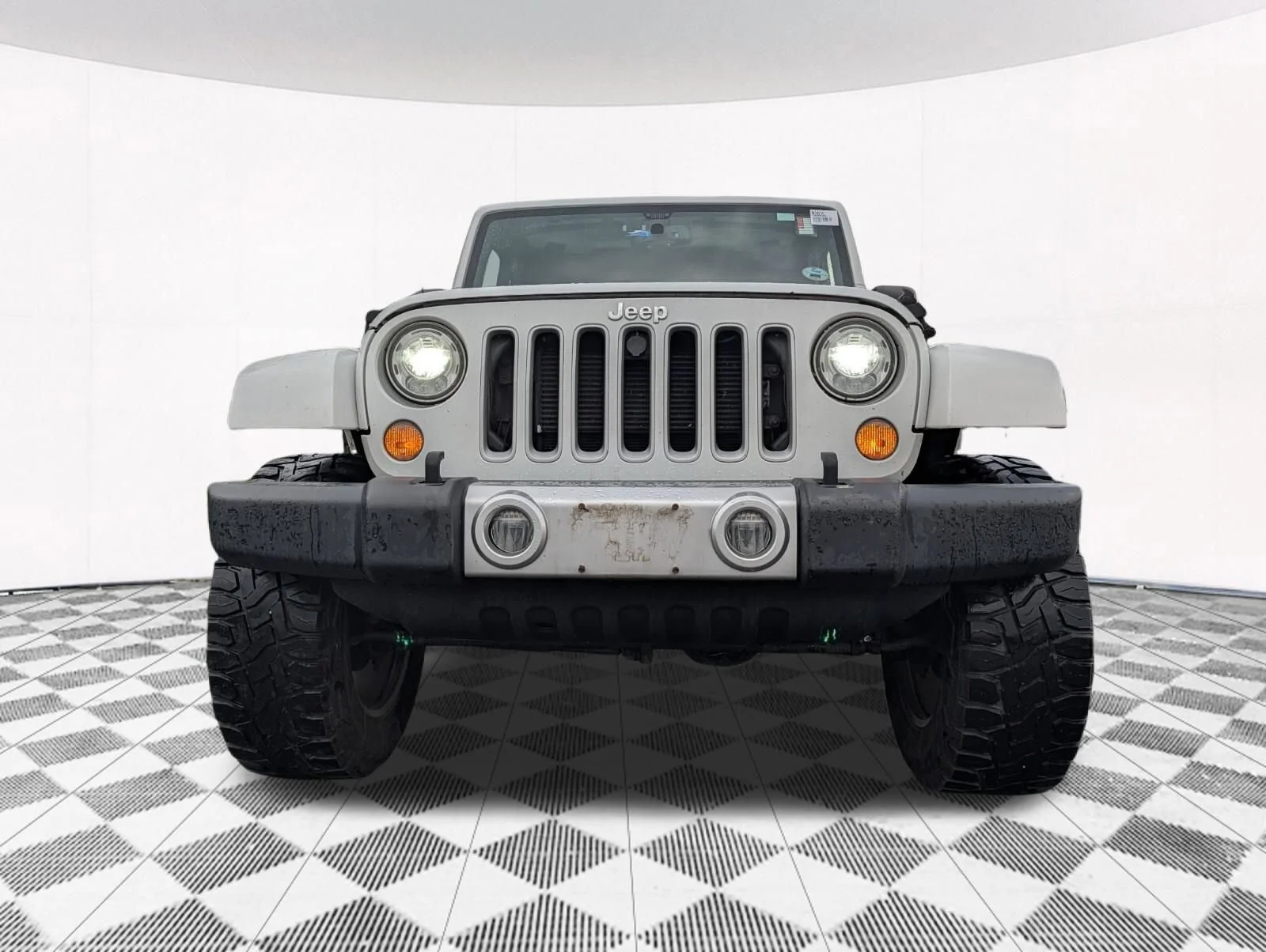 Used 2018 White Jeep Sahara 4x4 image 14