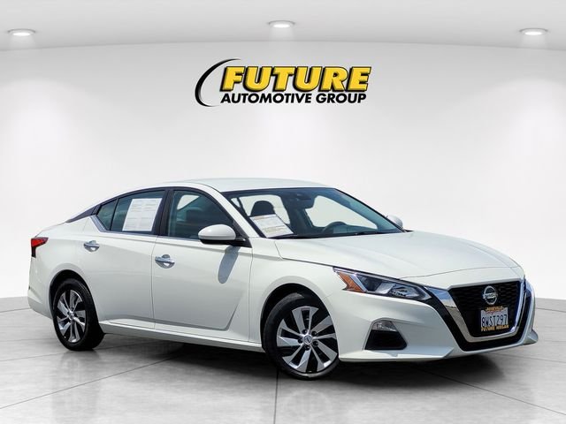 Used 2021 White Nissan 2.5 S image 1