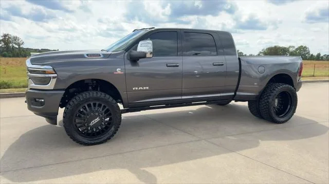 New 2026 Granite Crystal Metallic Clear-Coat Exterior Paint RAM Laramie image 5