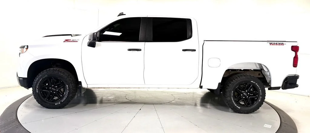 Used 2025 White Chevrolet Custom Trail Boss image 8