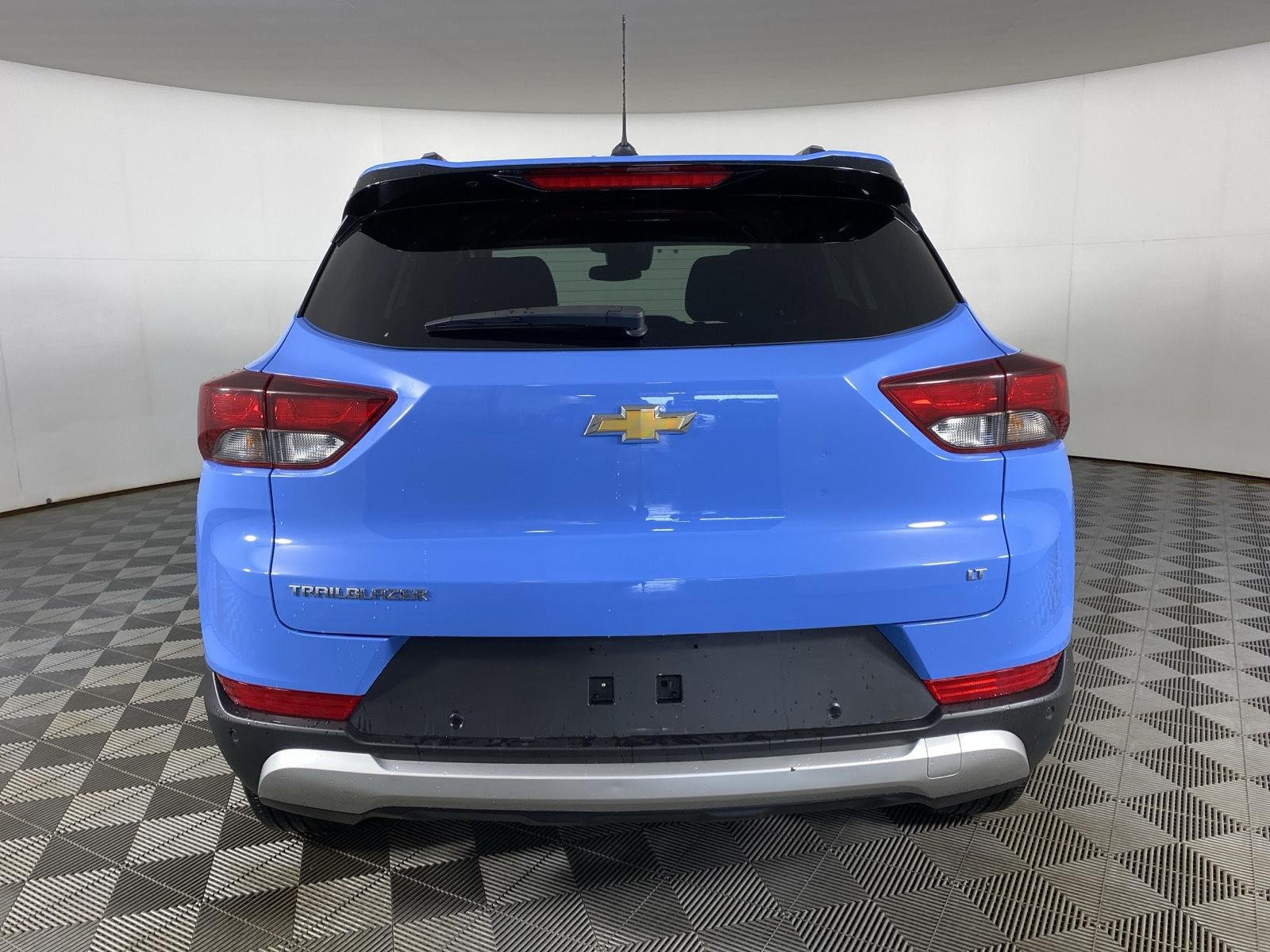 Used 2024 Fountain Blue Chevrolet LT image 6