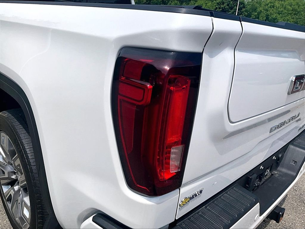 Used 2024 White GMC Denali image 33
