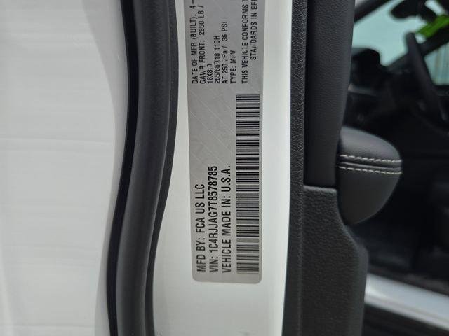 New 2026 Bright White Clear-Coat Exterior Paint Jeep Laredo image 28