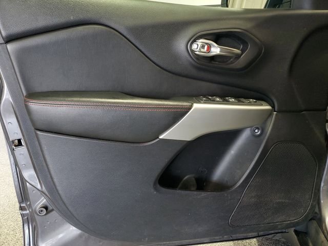 Used 2017 Gray Jeep Trailhawk image 11