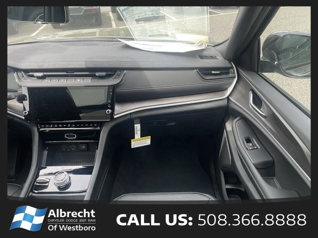 New 2026 Baltic Gray Metallic Clear-Coat Exterior Paint Jeep Limited Reserve image 17