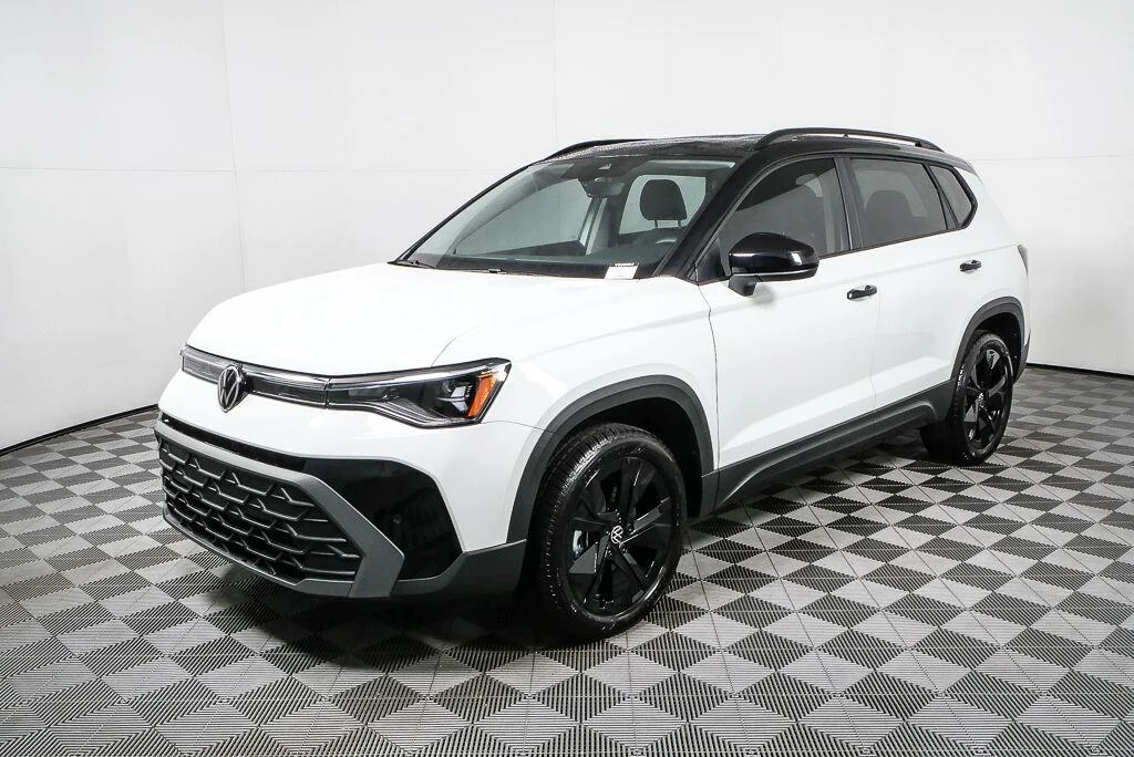 New 2026 Pure White w/Deep Black Roof Volkswagen SE Black image 39