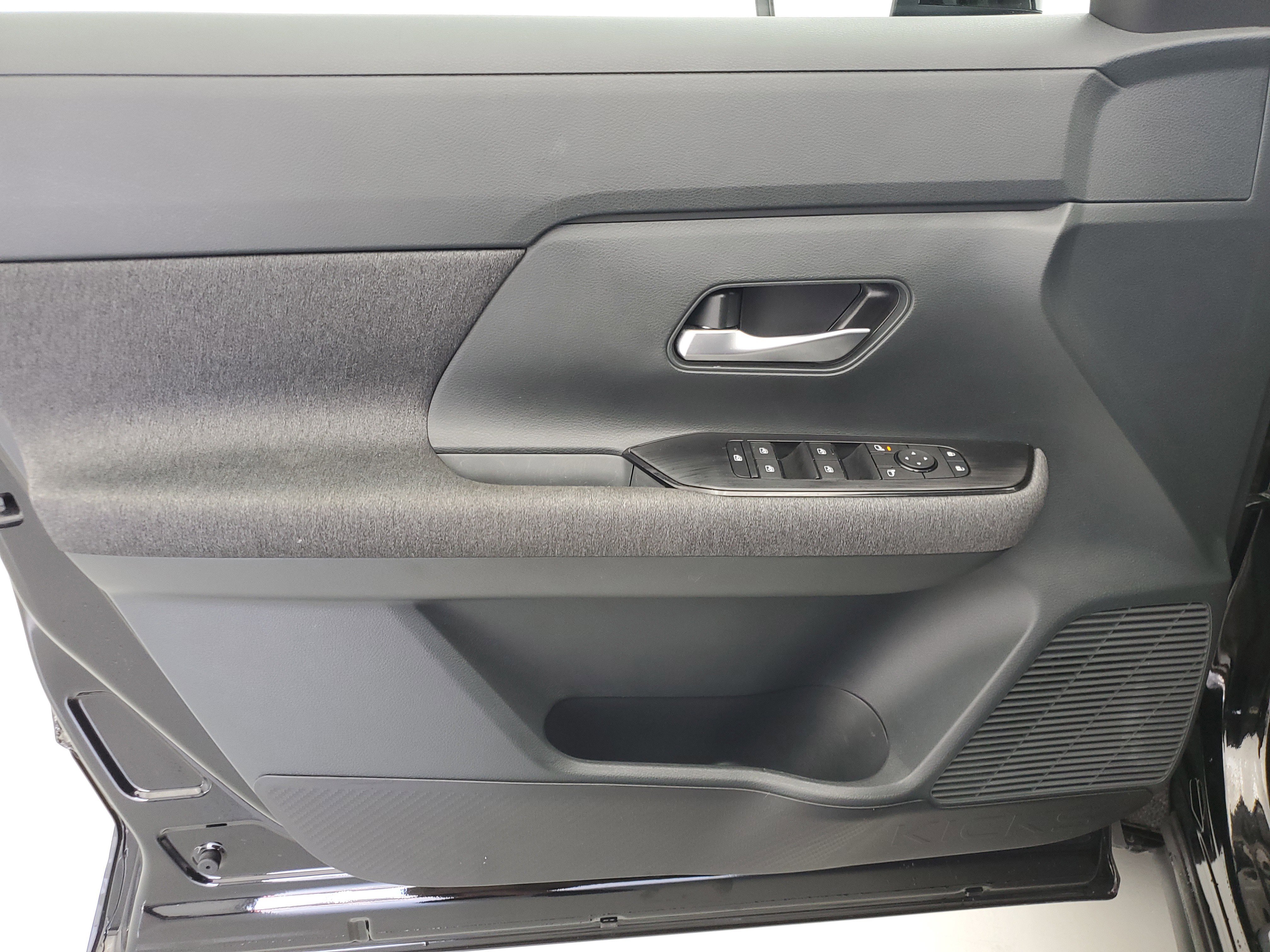 Used 2025 Super Black Nissan SV image 19
